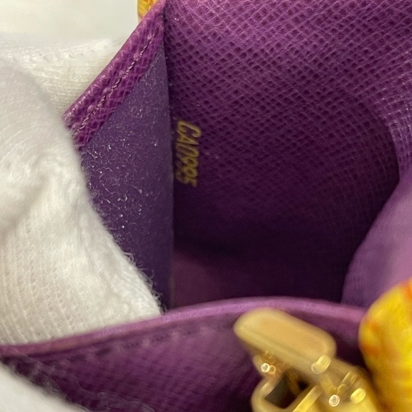 LOUIS VUITTON epi leather 6 key holder in mustard - Picture 10 of 15